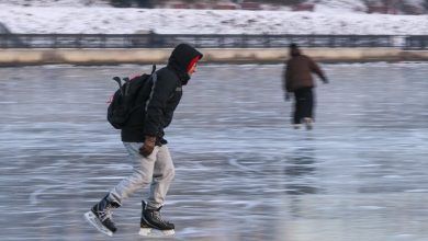 Photo of Несмотря на запрет на выход на лед, петербуржцы гуляют по Неве