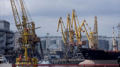 Photo of В Одессе после падения обломков дрона произошел пожар в порту