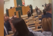 Photo of В парламенте Грузии произошла драка из-за закона об иноагентах