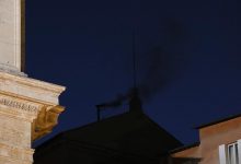 Photo of Из трубы Сикстинской капеллы пошел черный дым
