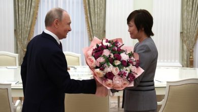 Photo of Поездка на Aurus, поход в Большой театр и реакция Токио: как прошла встреча Путина и вдовы Синдзо Абэ