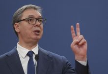 Photo of Вучич вышел к протестующим в Белграде и призвал их к миру