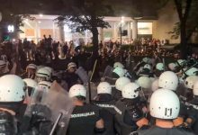 Photo of МВД Сербии пообещало арестовать напавших на полицию протестующих