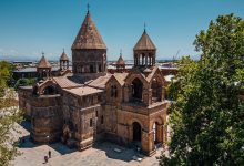 Photo of Силовики пришли в духовный центр Армянской церкви в Эчмиадзине