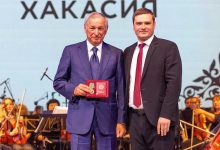 Photo of Владельца «Южуралзолота» наградили орденом вскоре после обысков