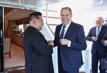 Photo of «А вы все еще курите». Как Лавров встретился с Ким Чен Ыном